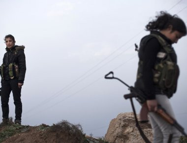 Βίντεο: Κούρδοι αντάρτες περικυκλώνουν Τούρκους στρατιώτες και τους παίρνουν τα όπλα (φωτό, βίντεο)